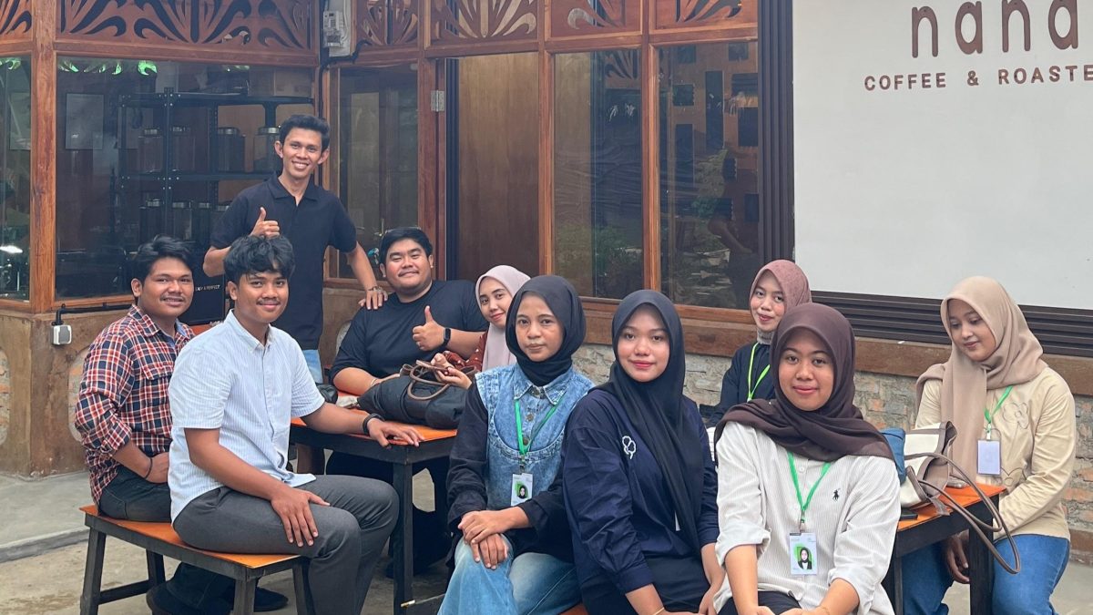 Kisah Fajar Shajid, dari Gerobak Kopi ke Roastery